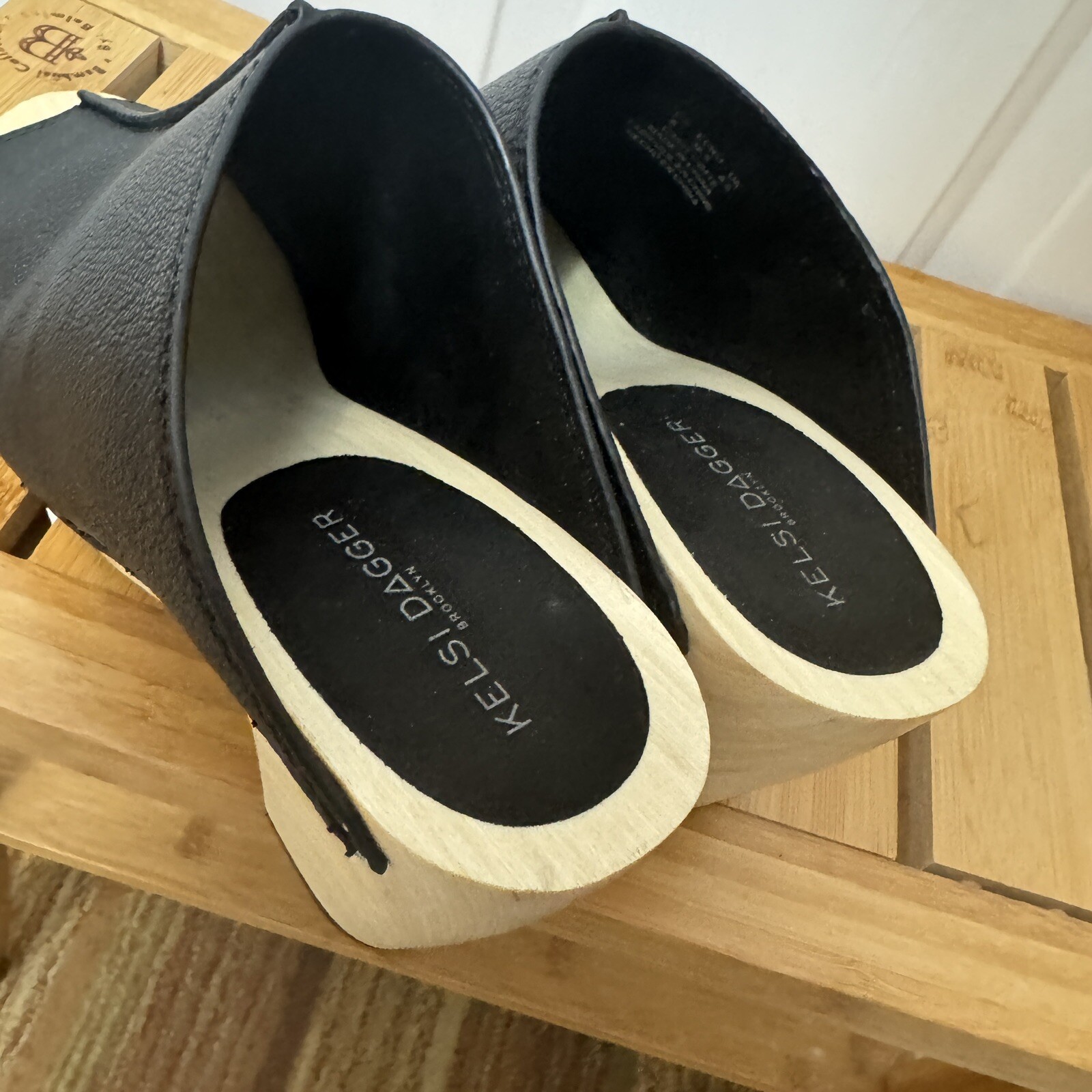 Kelsi Dagger 8 Boulder Mules Clogs Open Toe Black Leather Wooden 3.25 Heel