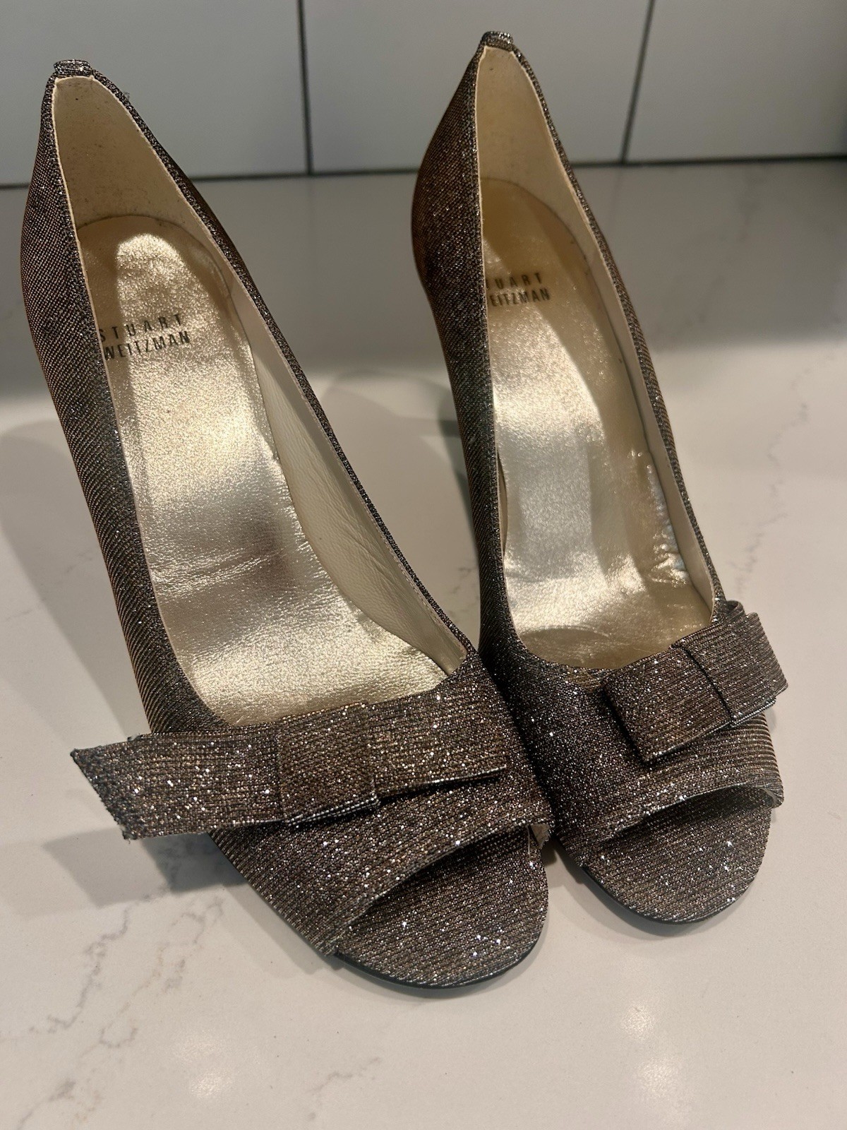 Stuart Weitzman «Bowover» peep-toe pump in a bronze/pewter glitter finish 8