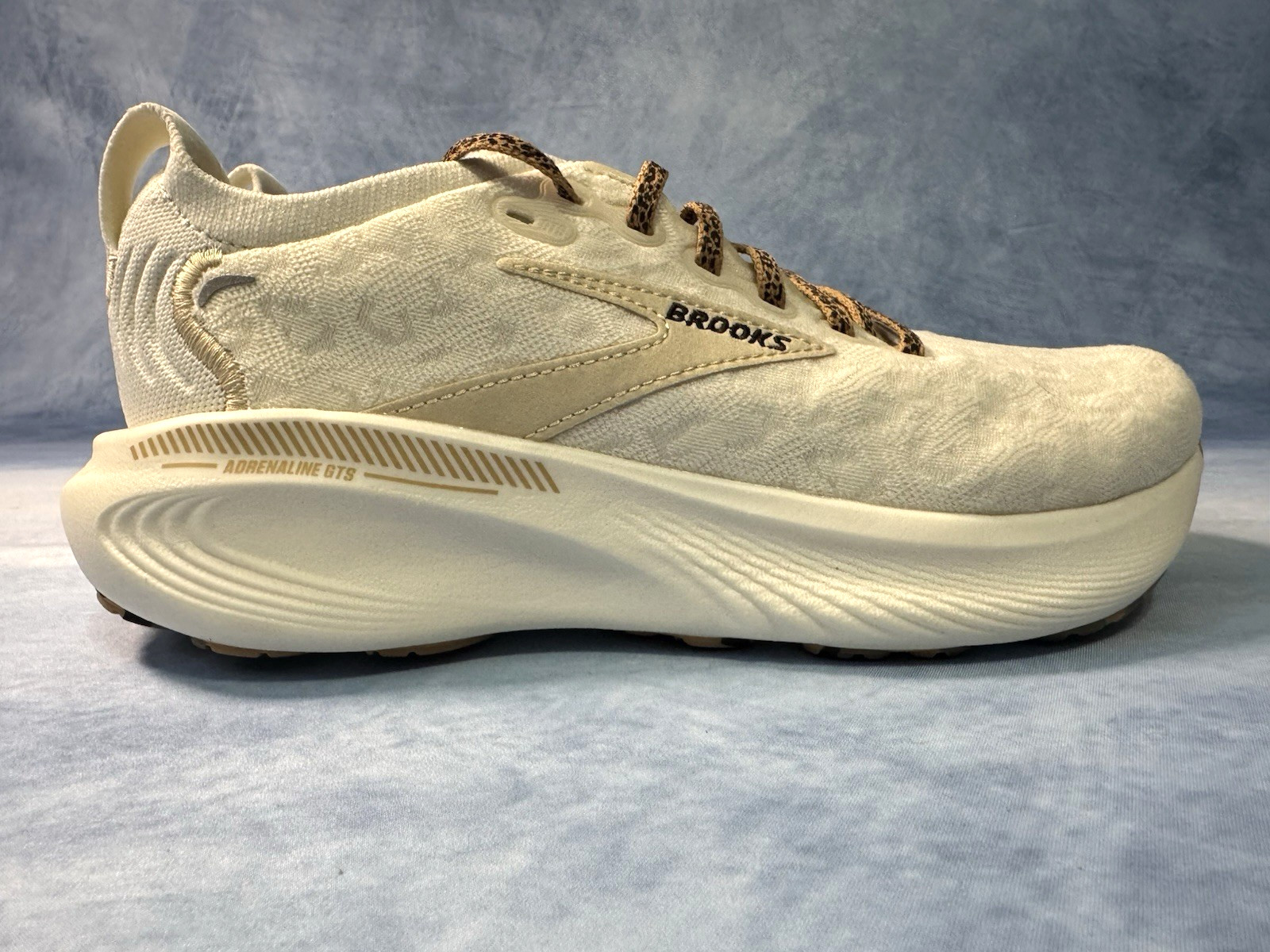 Brooks Adrenaline GTS 25 Women’s Running Shoes Coconut Crème Leopard Size 6