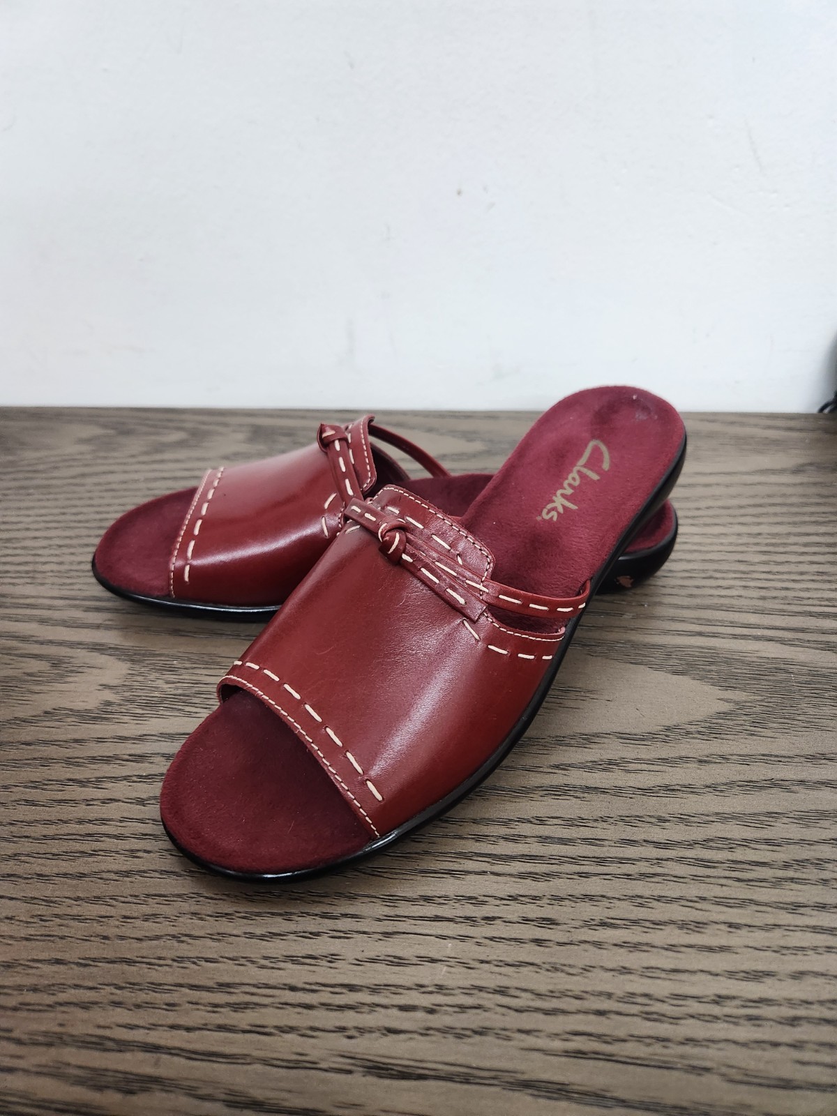 Clarks Red Leather Slide Sandals Contrast Stitching Knot Detail Mules Size 7M