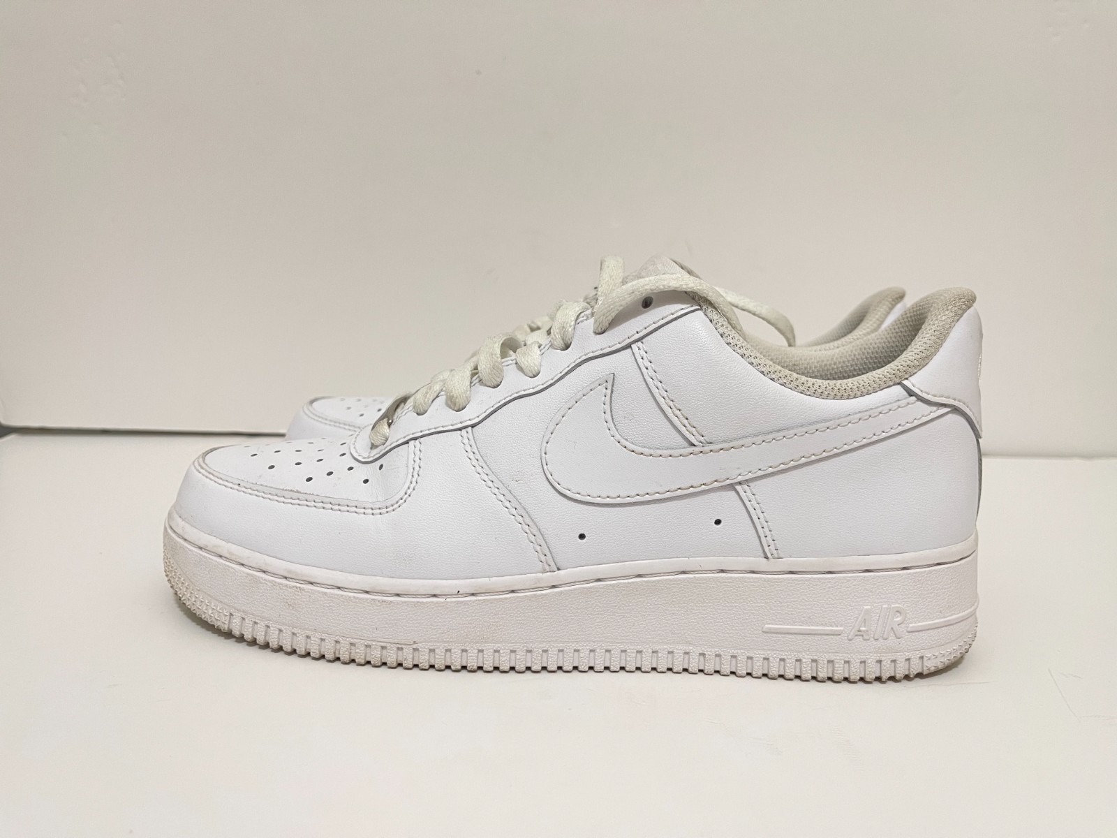 EUC Nike Air Force 1 Low 2022 triple White DD8959-100 Womens 9.5 /Mens 8 casual