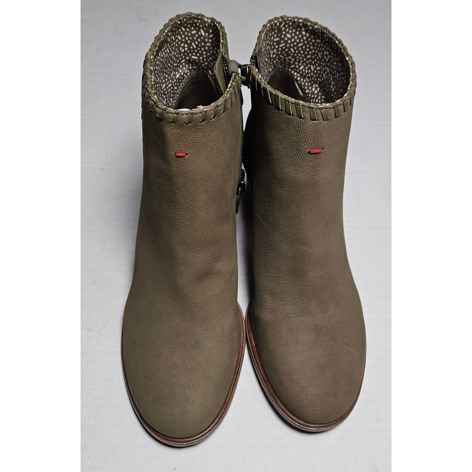 ED Ellen DeGeneres Susumu Tumbled Nubuck Chive Ankle Boots Women’s Size 7M
