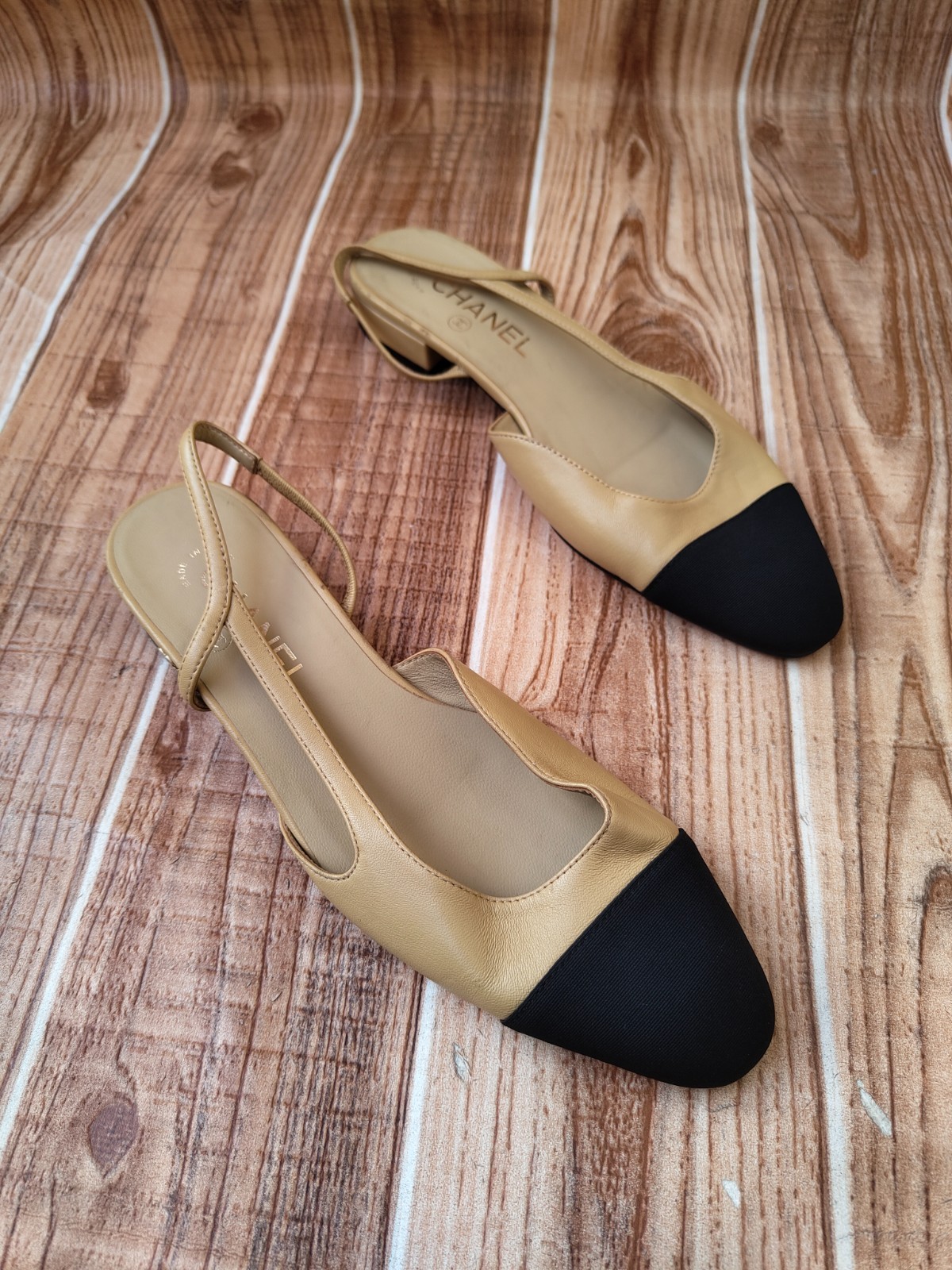 CHANEL Slingback Grosgrain CC Cap-toe Beige Black Leather Flats EU 39 US 8.5