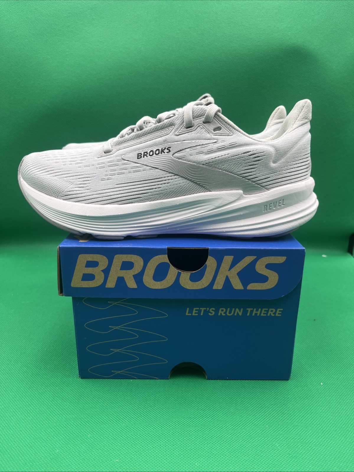 Size 6 – Brooks Revel 8 Oyster Mushroom Alloy W