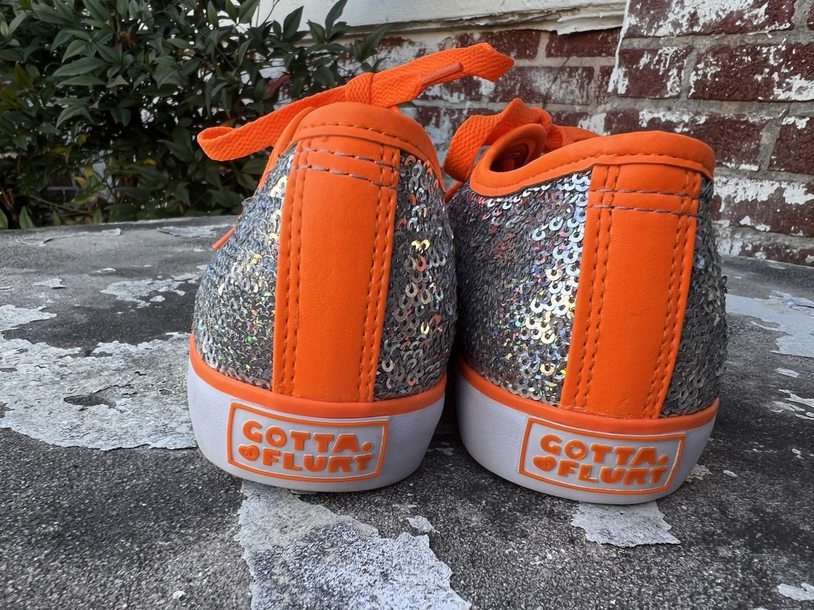 Gotta Flurt Pizzazz Womens Silver Sequin with Orange Accents Shoes Sneakers Sz 3