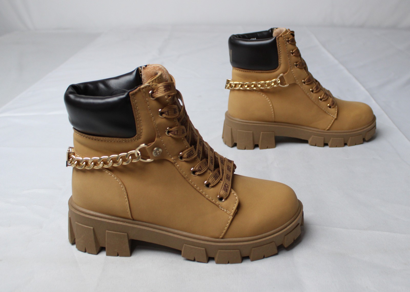 Juicy Couture Women’s Josie Lace Up Block Heel Boots AC2 Wheat/Brown Size: US:6M