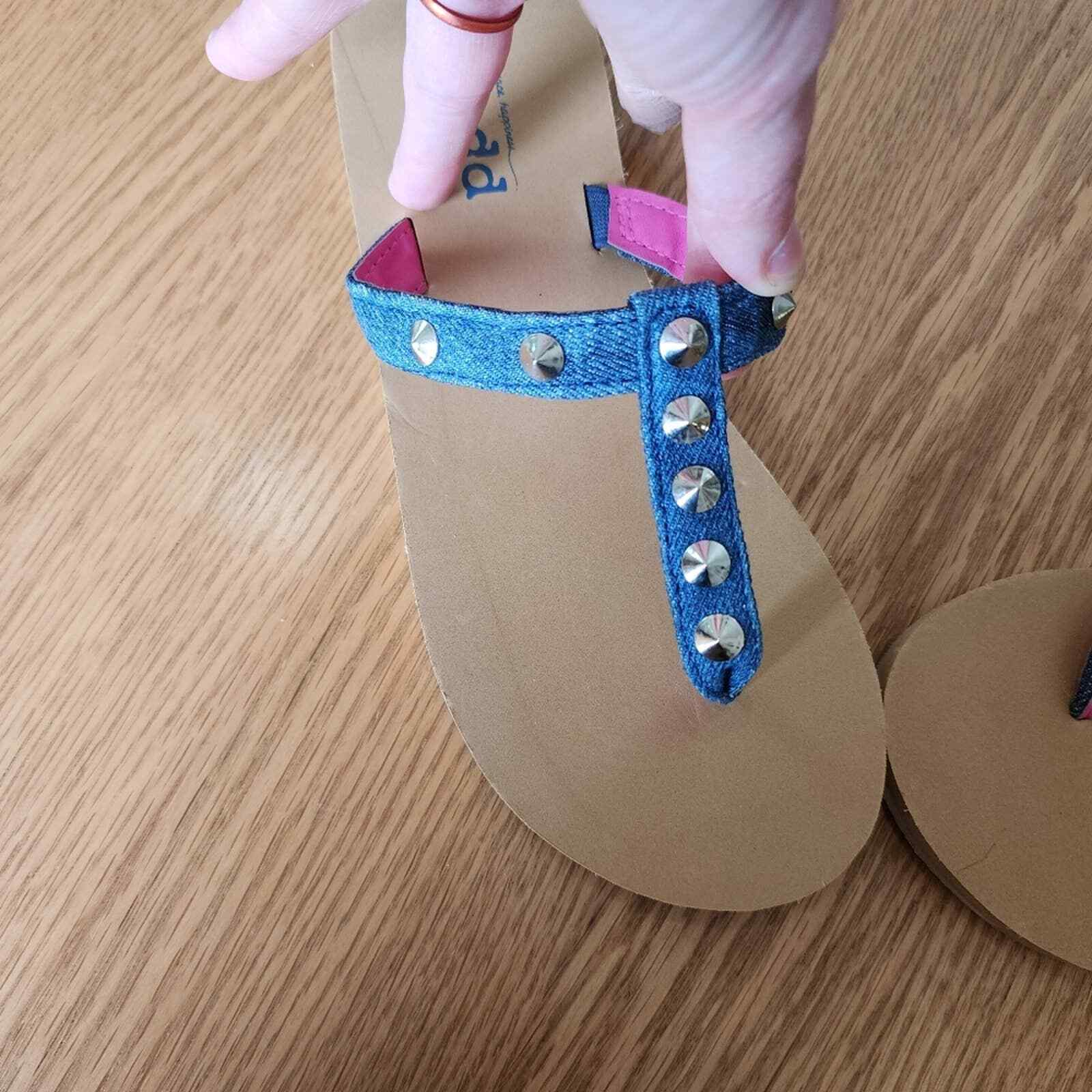 Mudd Denim Studded Thong Sandals Blue Silver and Tan Size Small 5/6