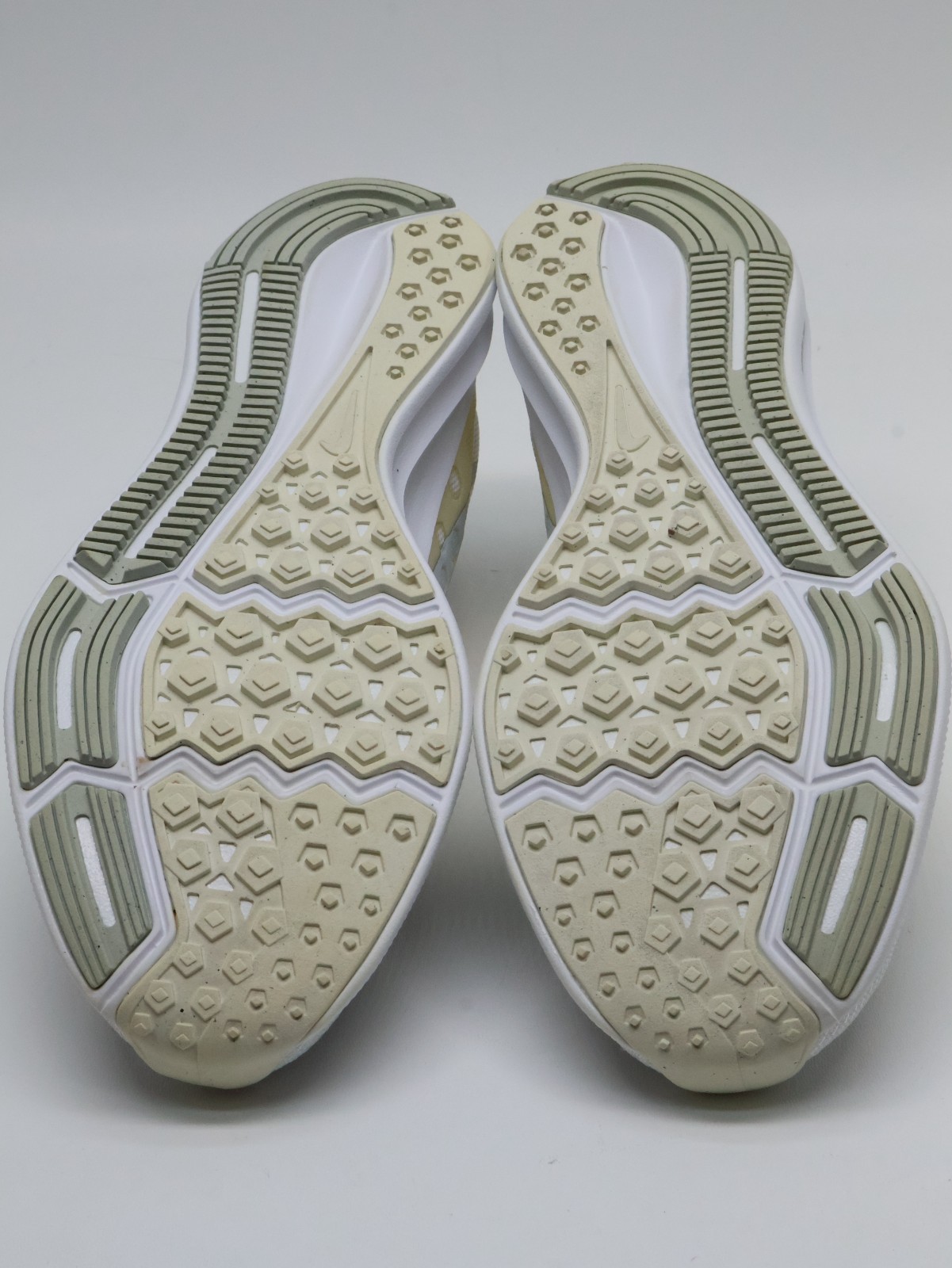 Nike Downshifter 7.5 Women’s Running Sneakers 852466-100 Size 11