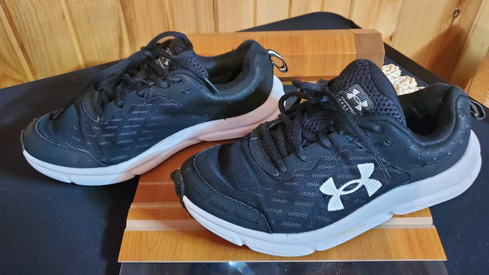 Under Armour Men’s Shoes UA W Charged Assert 7.5 Black / White New #3021972-001