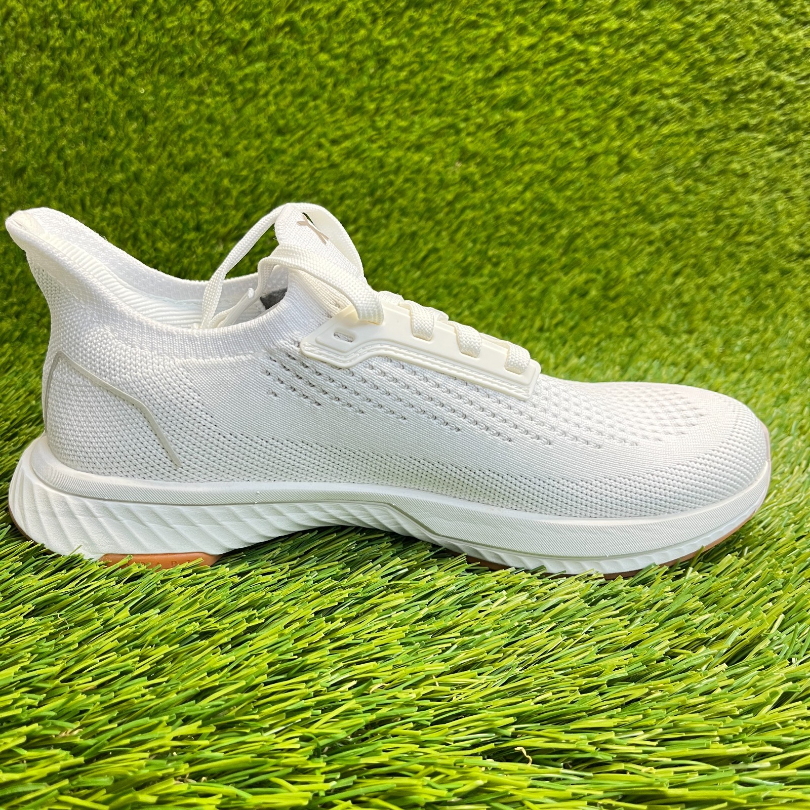 Flux Adapt Runner White Gum Womens Size 6 Running Athletic Walking Knit Shoes
