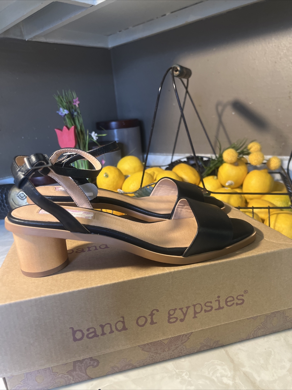 NIB Band of Gypsies Size 9 BLACK TOPANGA Sandals with Round wooden Heels