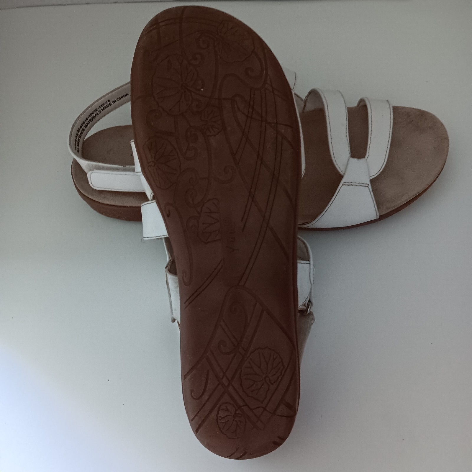 Yuu Janne Size 8.5 M White Women Man Made Slingback Strappy Sandals