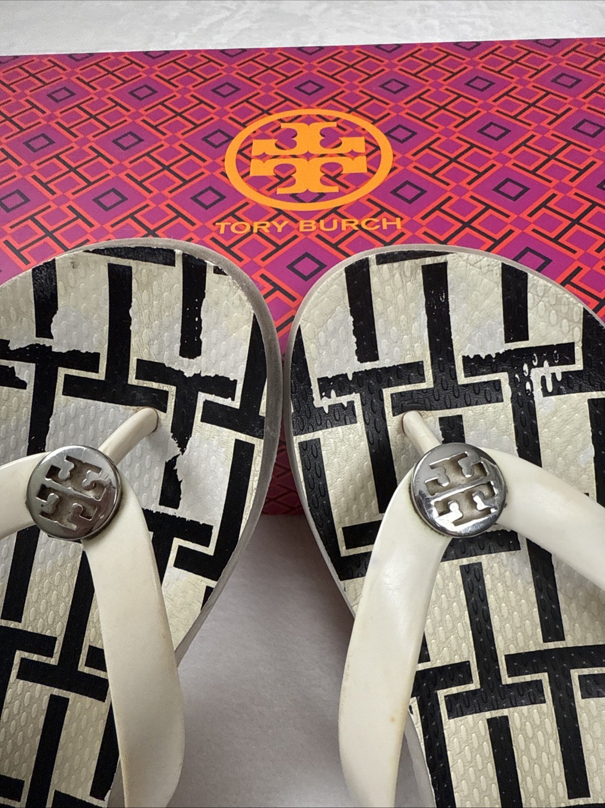 TORY BURCH Women’s Flip Flops White & Black PVC Upper/Lining EVA Sole Size 7