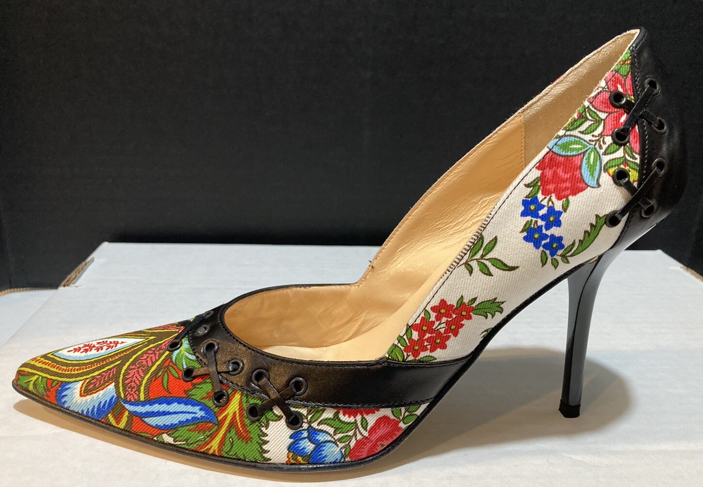 ISABELLA FIORE Flower Pattern Fabric & Black Leather Pumps In Box Beautiful