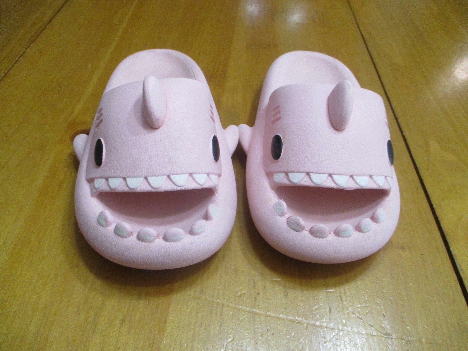 Ladies Shark Slides Cloud Shoes/Slippers,Pink Size 38-39 EU,8-8.5 US