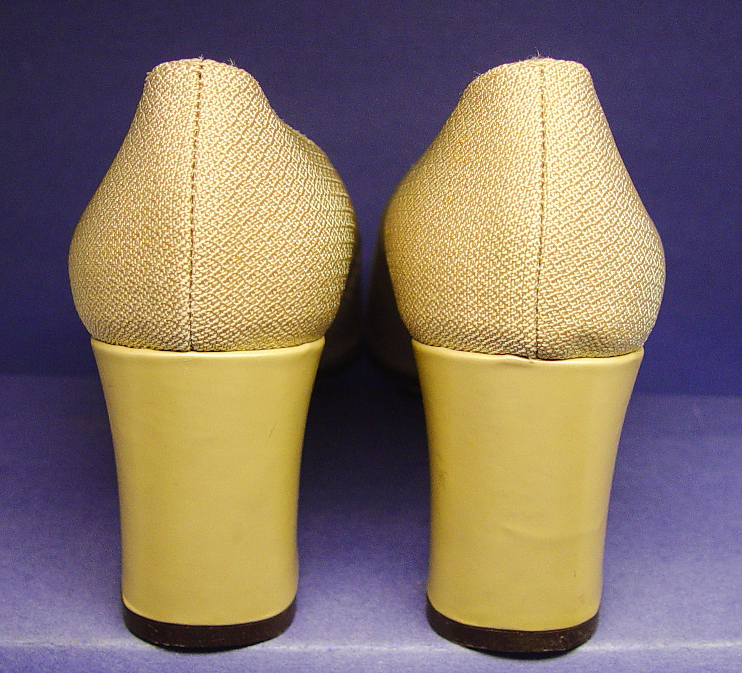 VIA SPIGA MADE IN ITALY 7.5AA BEIGE MICROFIBER 3″ PUMPS, LEATHER INSOLE, OUTSOLE