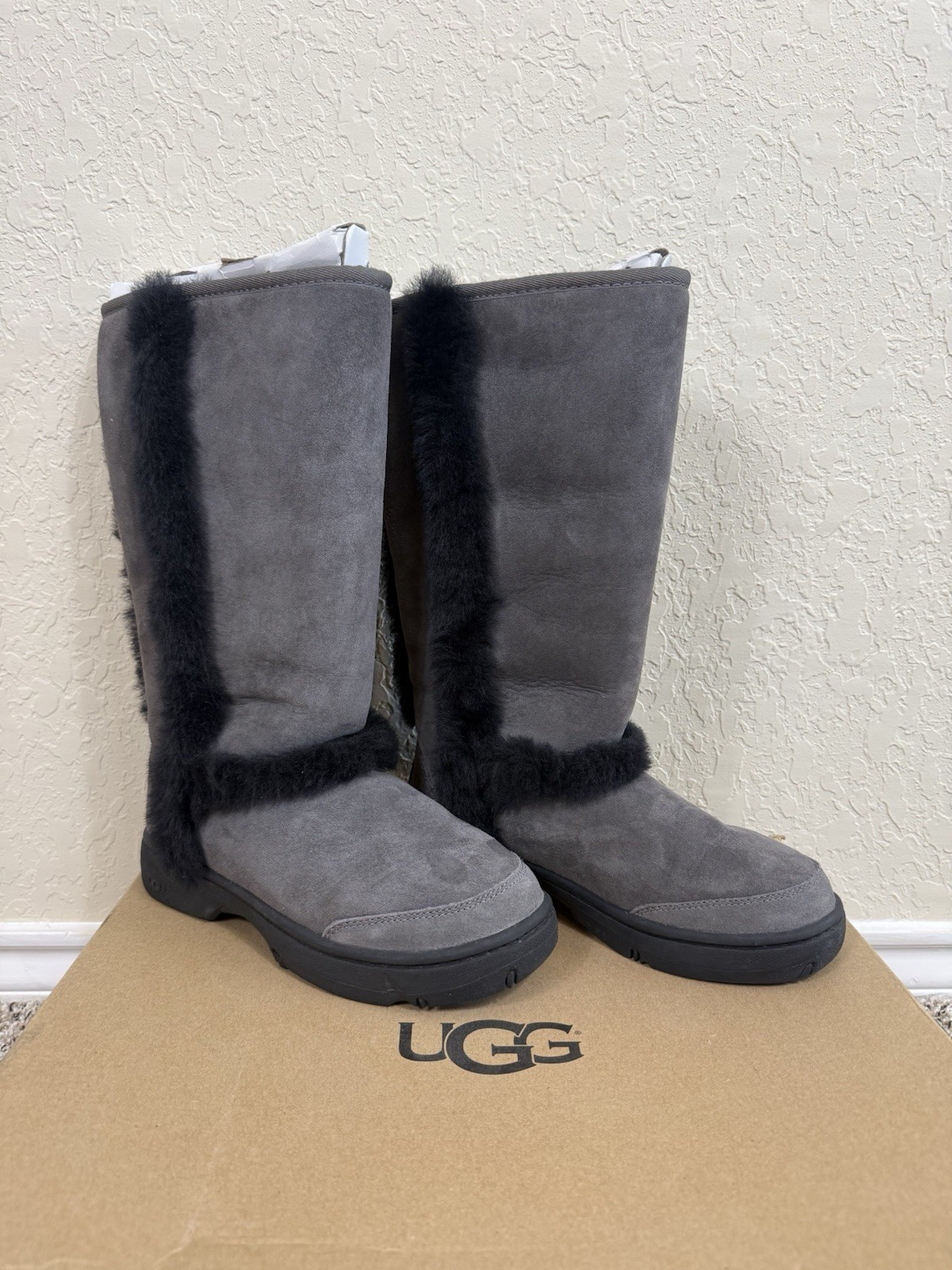 UGG Sunburst Grey Black Tall Shearling Boots Size 5 Winter Rubber Sole Womens