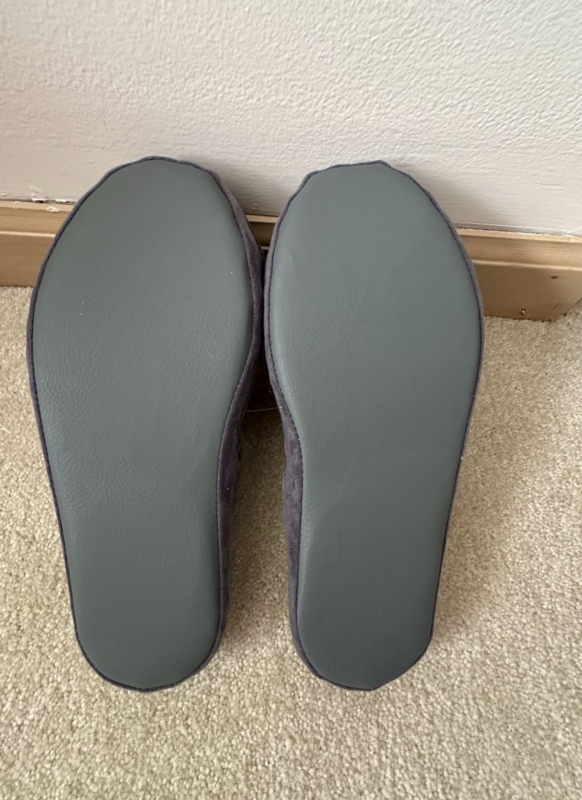 BROOKSTONE TEMPUR-PEDIC CLASSIC COMFORT SLIPPER VELOUR GRAY 7-8 M, 8 1/2-10 W