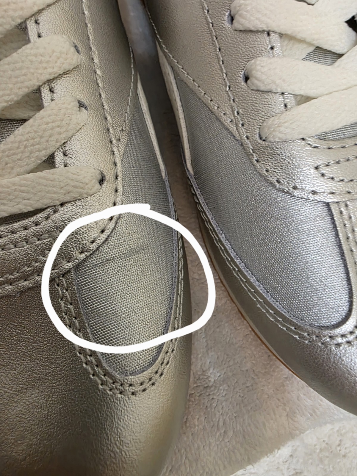 Reebok Women Fiori Metallic Silver Sneakers 7.5 *Small Flaw Shown in Pic* No Box