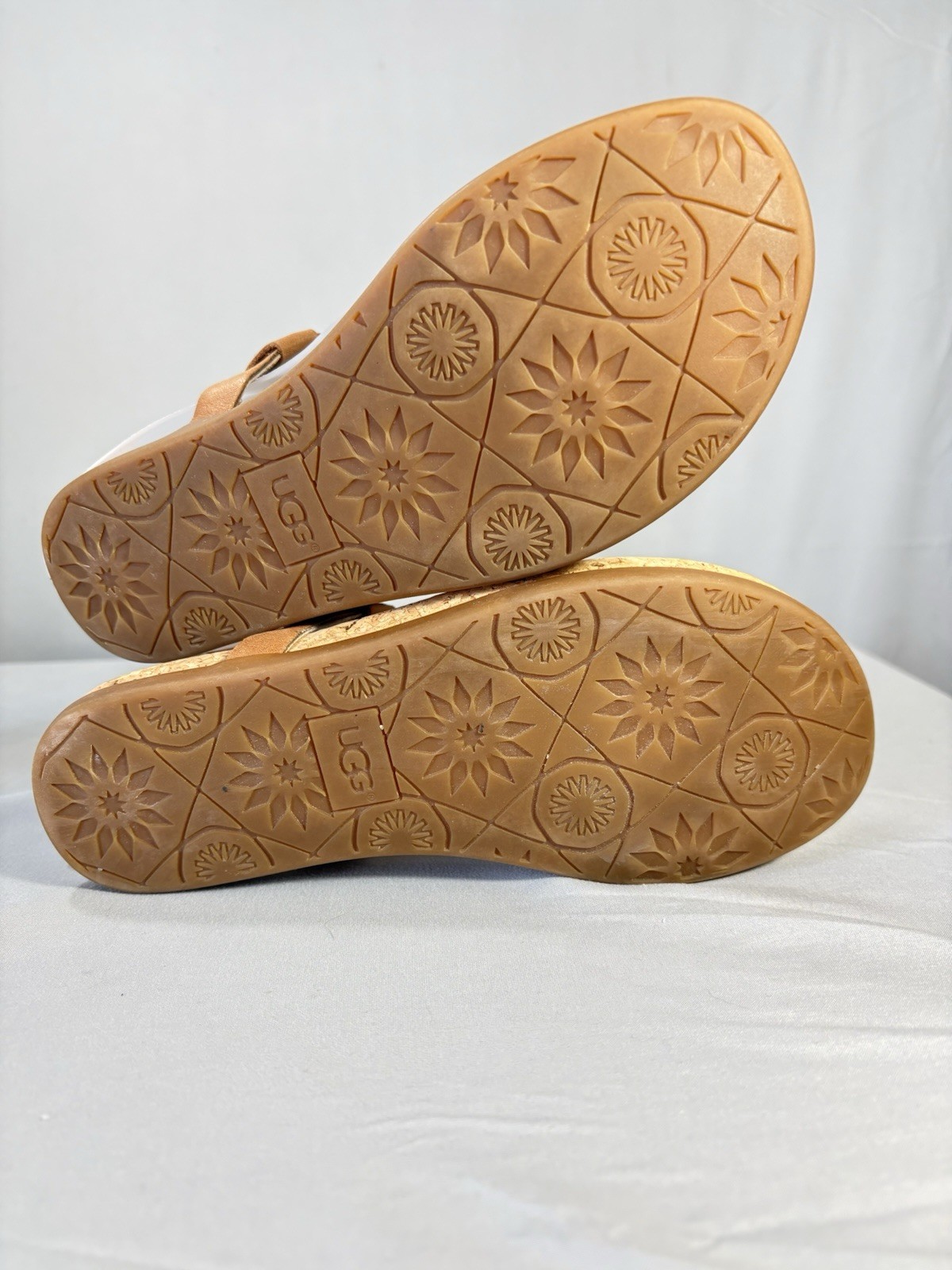 UGG Ayden II Flat Leather Cork Thong Sandals almond US 6 T Strap Adjustable