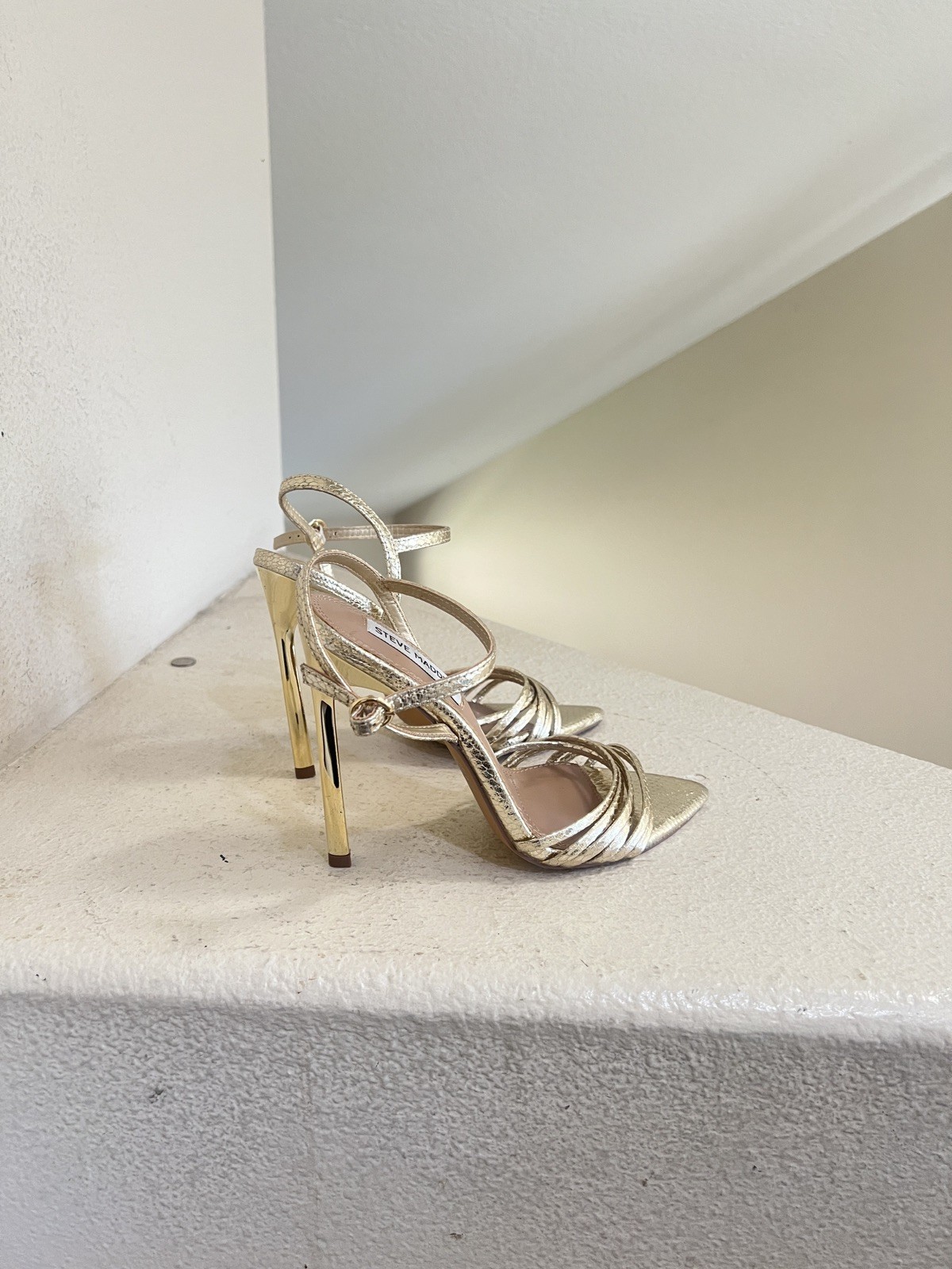 STEVE MADDEN metallic gold Women sz 8 Wendy Pointed Toe Strappy heels Sandals