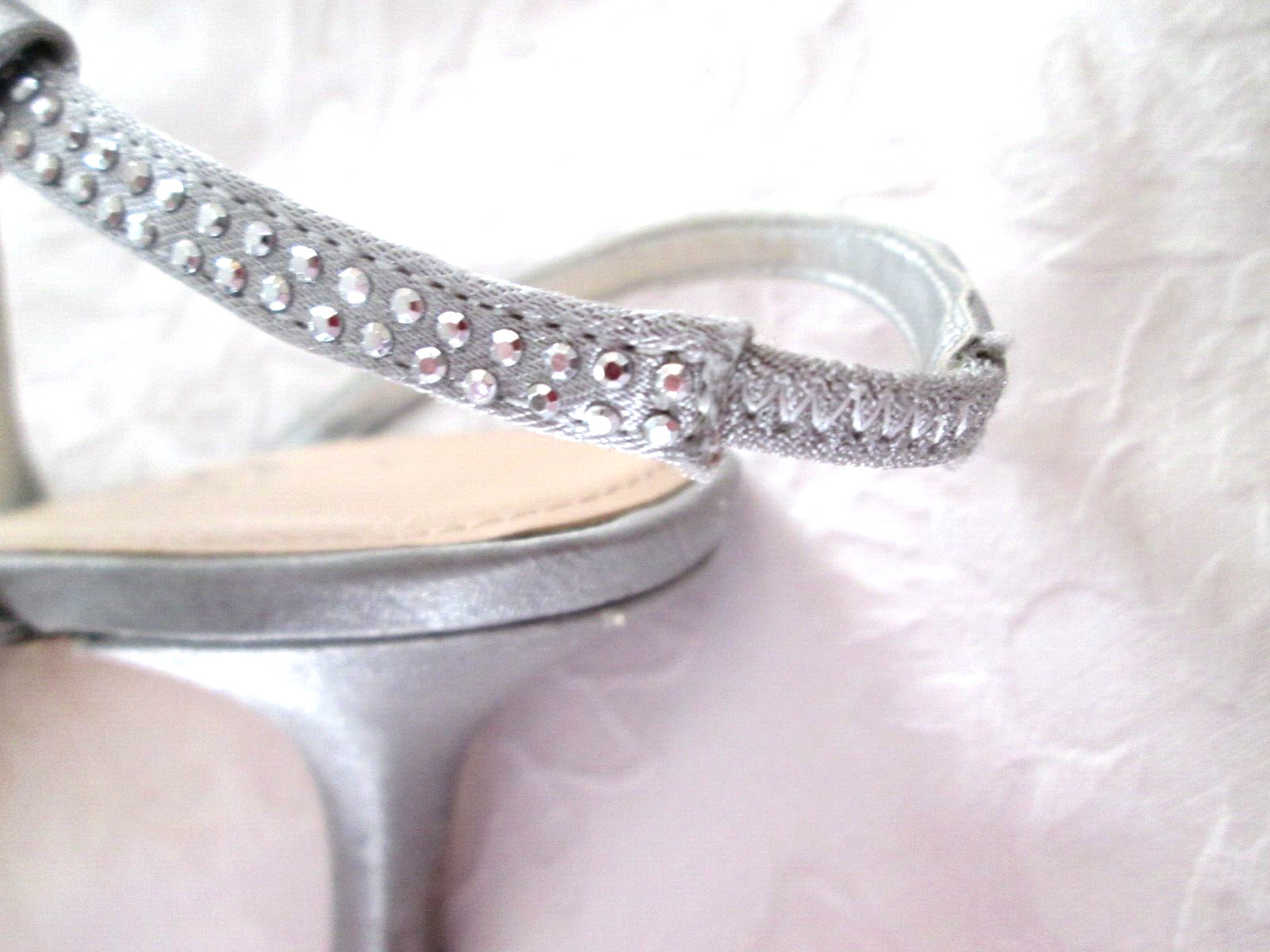 TOUCH OF NINA SILVER FABRIC EMBELLISHED STRAPS ANKLE STRAP COMFORT FOOTBED 7.5M