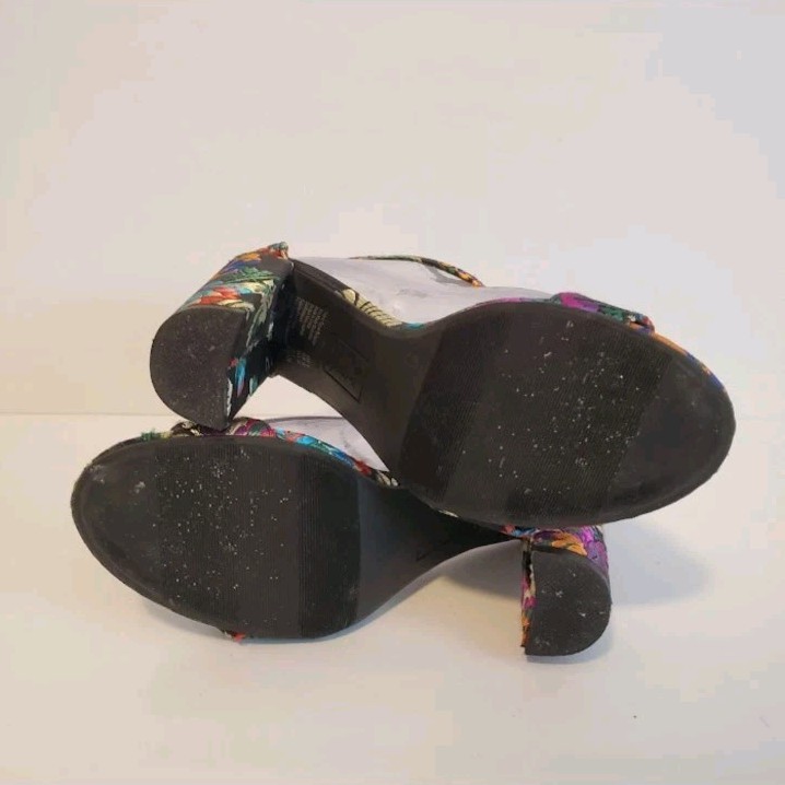 Trash Sz 5 Black Multicolor Floral Embroidery Open Toe Sandals Chunky Heel Party