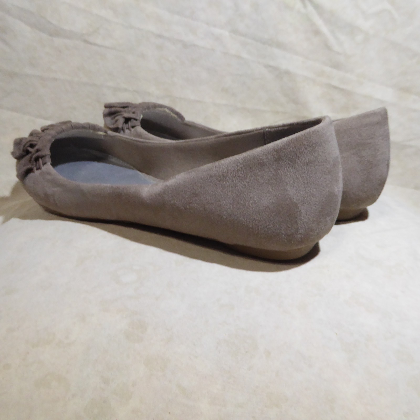 🩰 Fergalicious Ballet Flats sz 10 M Oyster Tan Suede Textile; Ruche Details