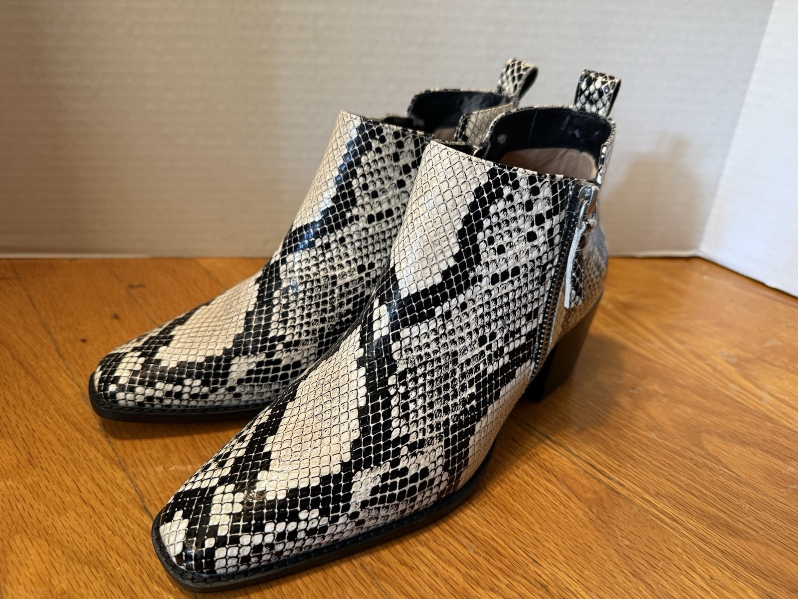 Paolo SOCHI2-L Snake Print Leather Ankle Bootie Zip Pointed Toe Women US 8 M