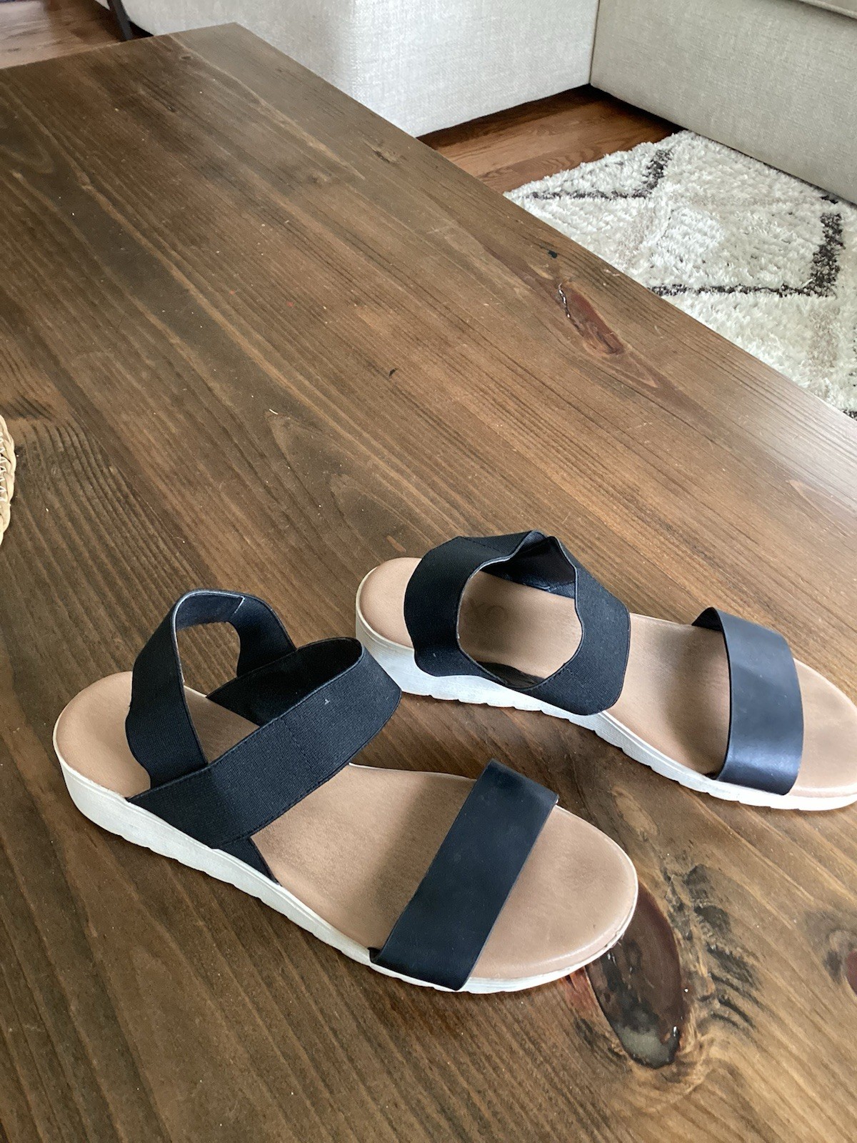 Kensie Everlee XOXO Sandals are designed for comfort with a sporty aesthetic 8m
