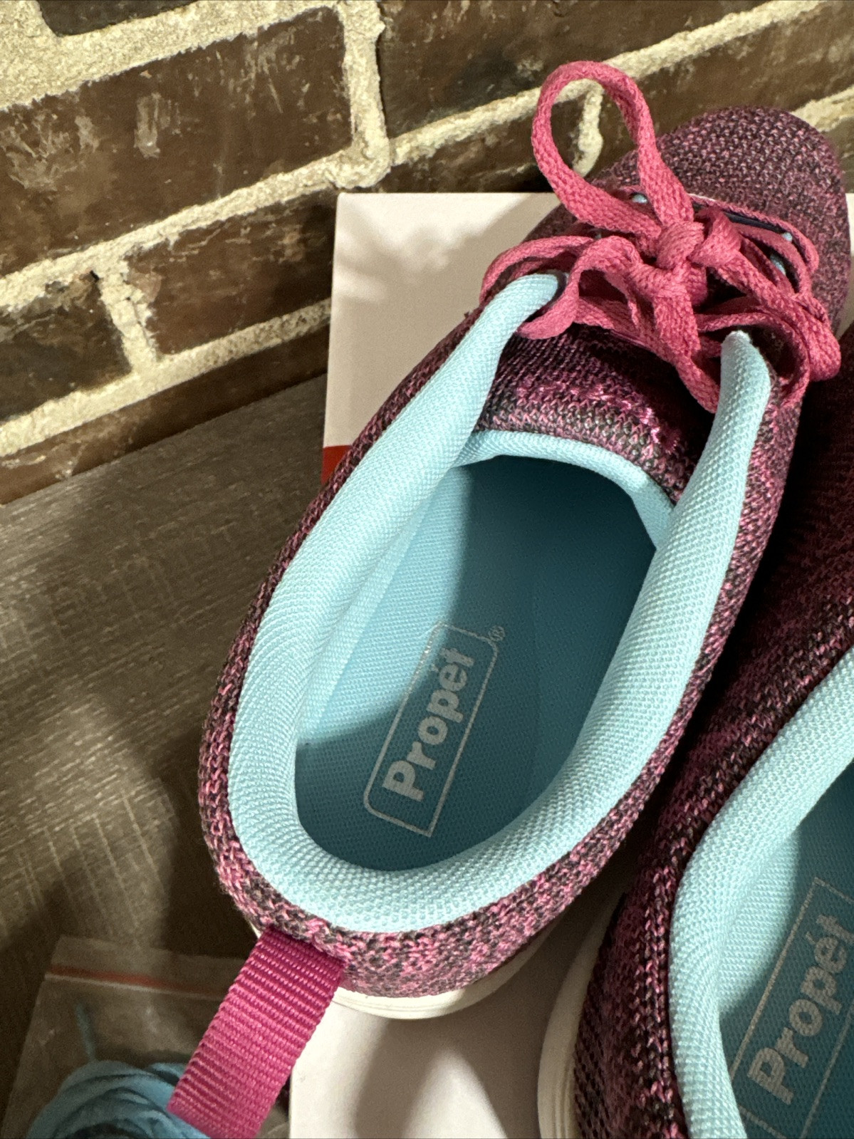 PROPET WASHABLE WALKER EVOLUTION WCS012M WOMEN’S BERRY / BLUE 9.5 EXTRA LACES!