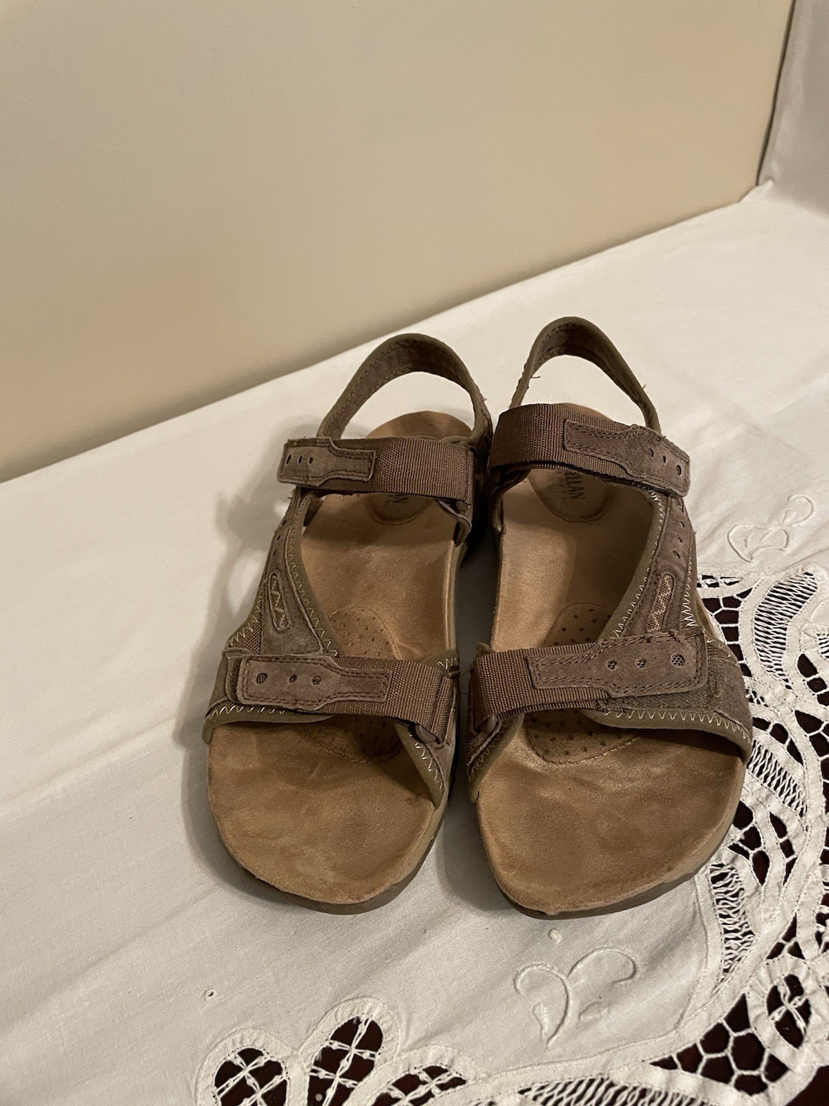 Magellan Outdoors Sudberry Tan Suede Sandals Women’s Size 10 Adjustable – EUC