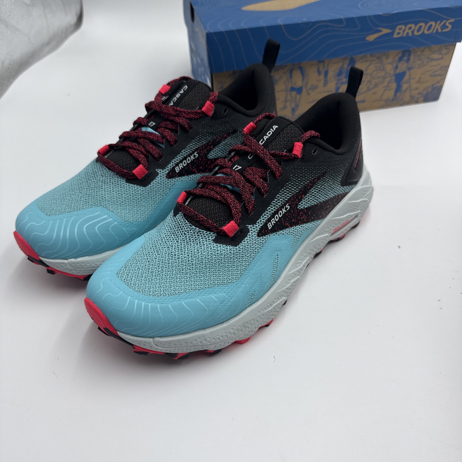 Brooks Cascadia 17 Women’s Size 7 Trail Running Shoe White Blue Black Pink