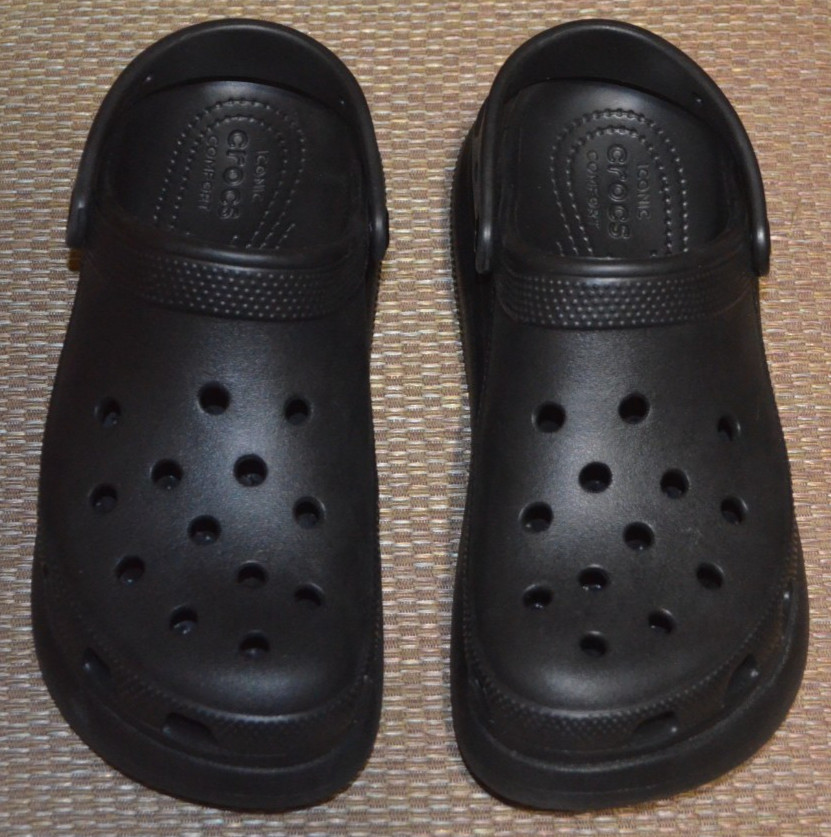 Iconic Crocs Mega Crush Platform Clog Sandals Black Unisex Sz 5 Men or 7 Women