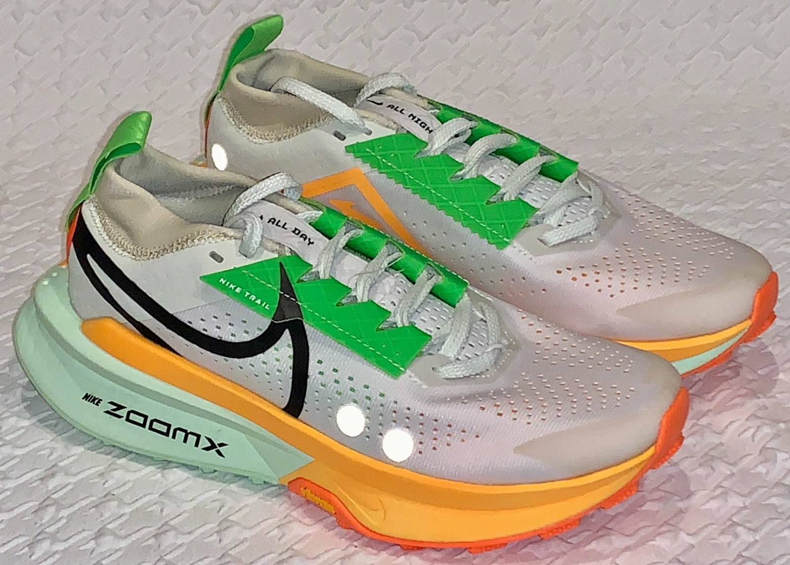 NIKE Zegama 2 Summit White Green Orange Black Trail Running Shoes Womens Sz 7.5