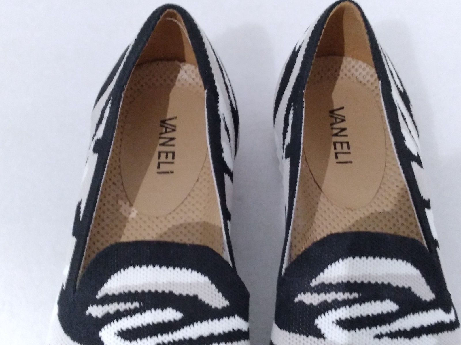 Vaneli Flats Shoes Canvas Stretch Zebra Black, Gray, White Women’s 10.5N EUC