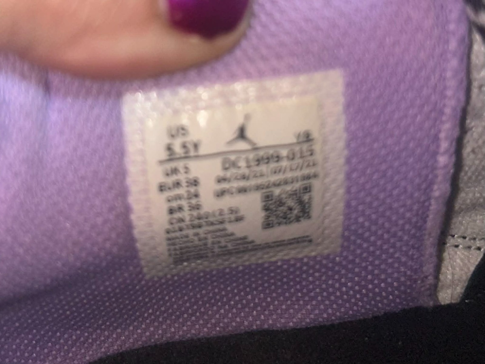 Jordan Max Aura 3 Black white and Lilac Size 5.5 Original box. Very nice shoes!