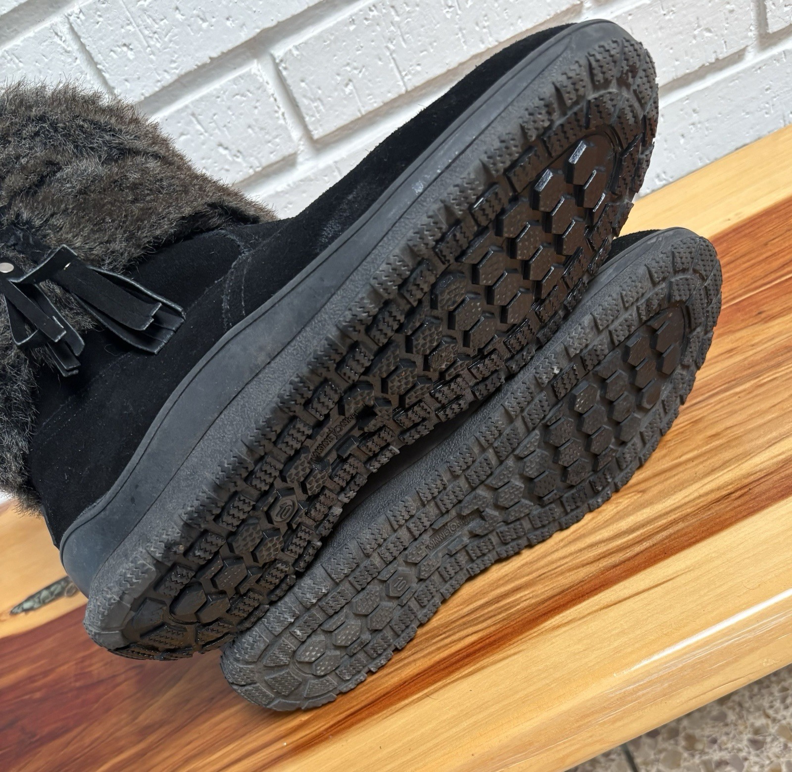 Minnetonka Black Leather Ankle Bootie Faux Fur Trim Tassel Slip-On US 10