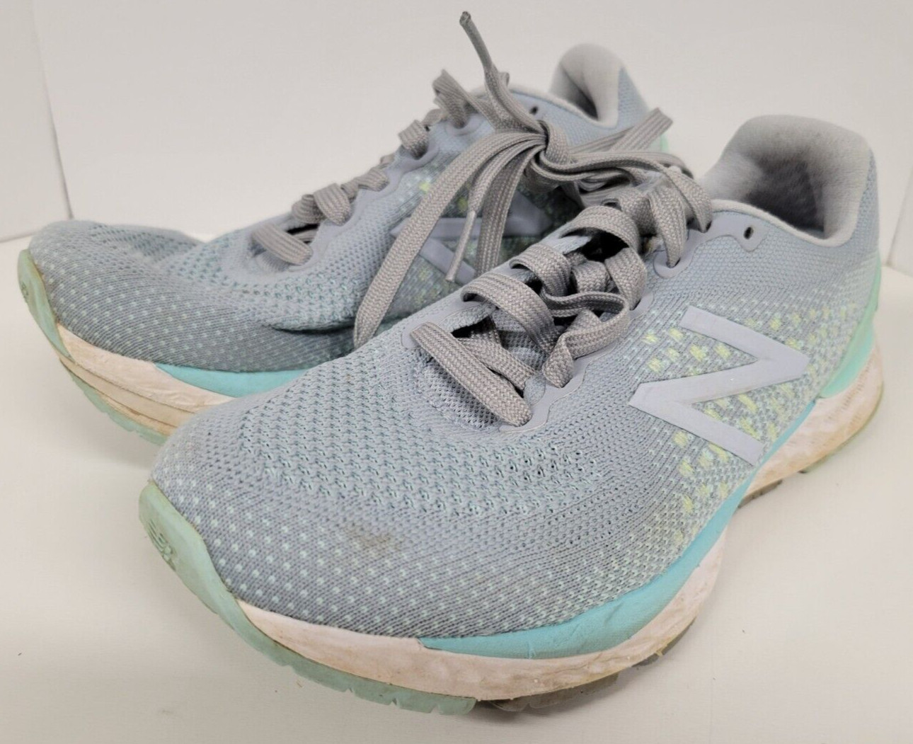 Right Foot 8 mm Lift – Women’s New Balance 880 Sneakers Gray Shoes Size 6.5 D
