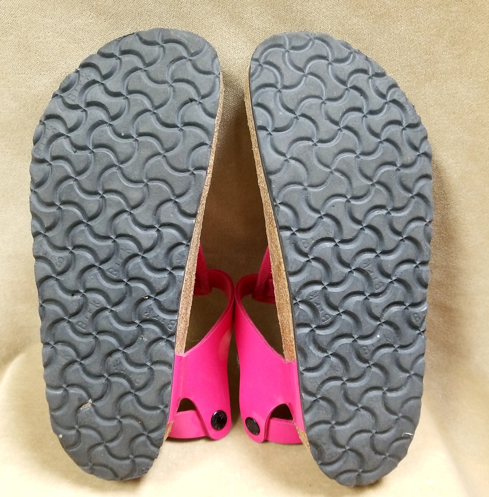 Preowned Birkenstock Gizeh Sandals Bright Pink Leather Straps Germany Women Sz 8