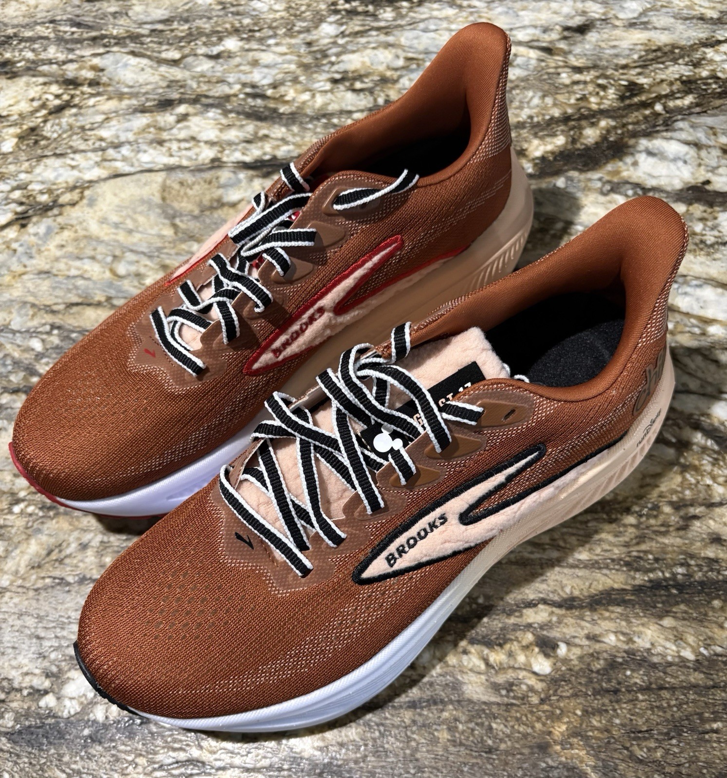 runDisney x Brooks Ghost 17 Chip n’ Dale – Size 7W – SHIPS ASAP – NEW IN BOX