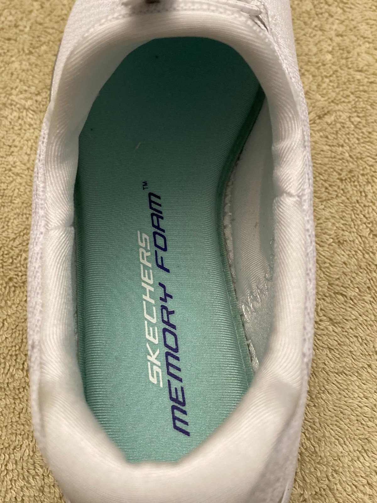 SKECHERS MEMORY FOAM WHITE WOMEN’S SNEAKERS SIZE 6