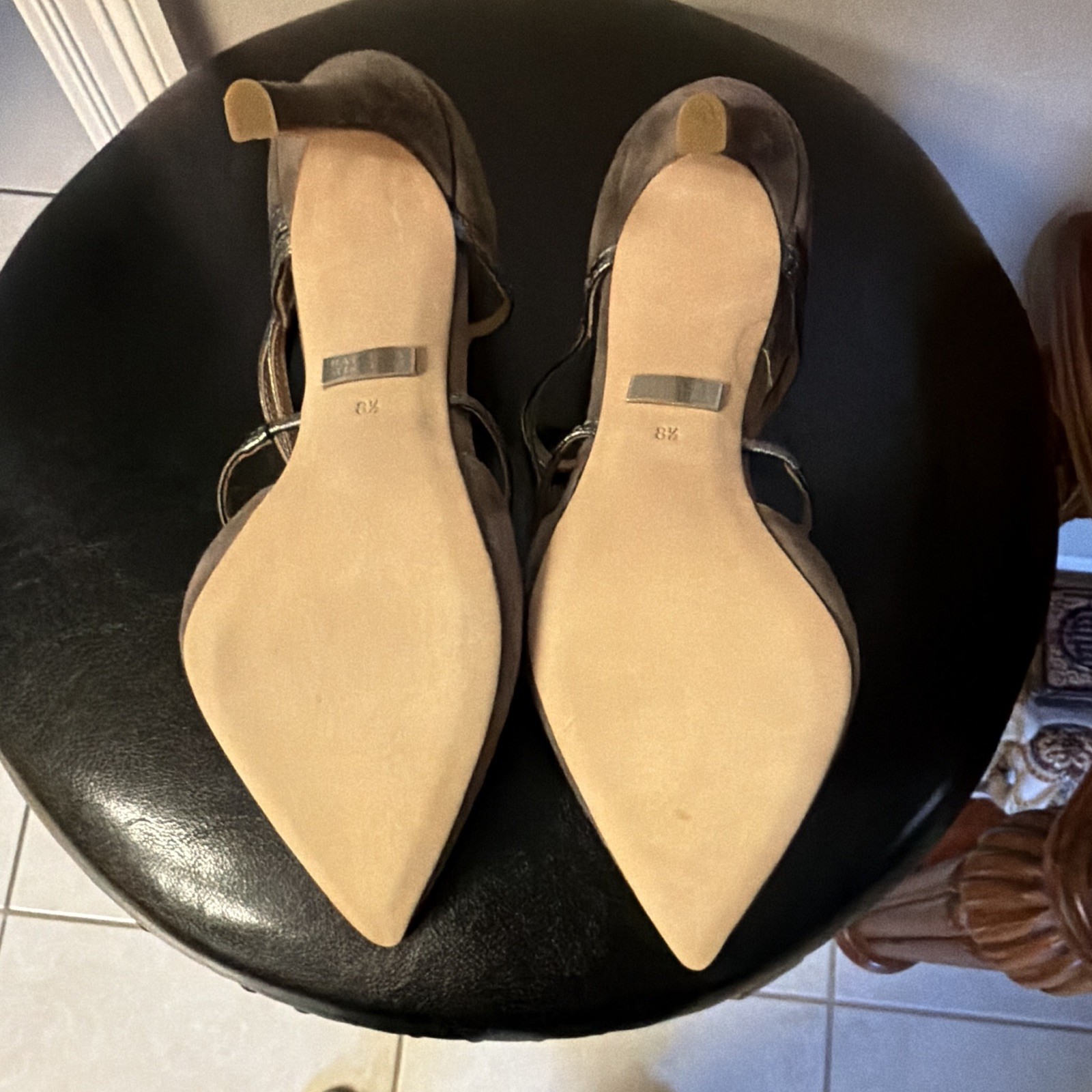 Badgley Mischka Women’s Gray Suede Pointed Toe Strappy Heels 8.5