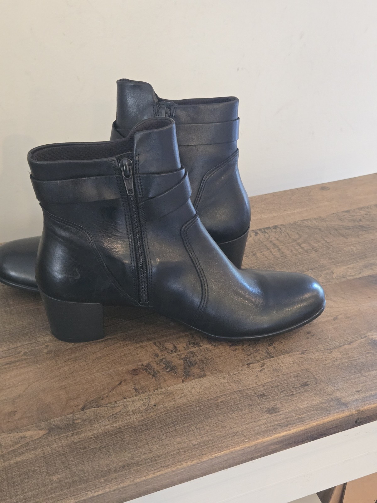 ECCO Shape 35 Black Zipper Strap Leather Ankle Boots Women’s 6-6.5 New