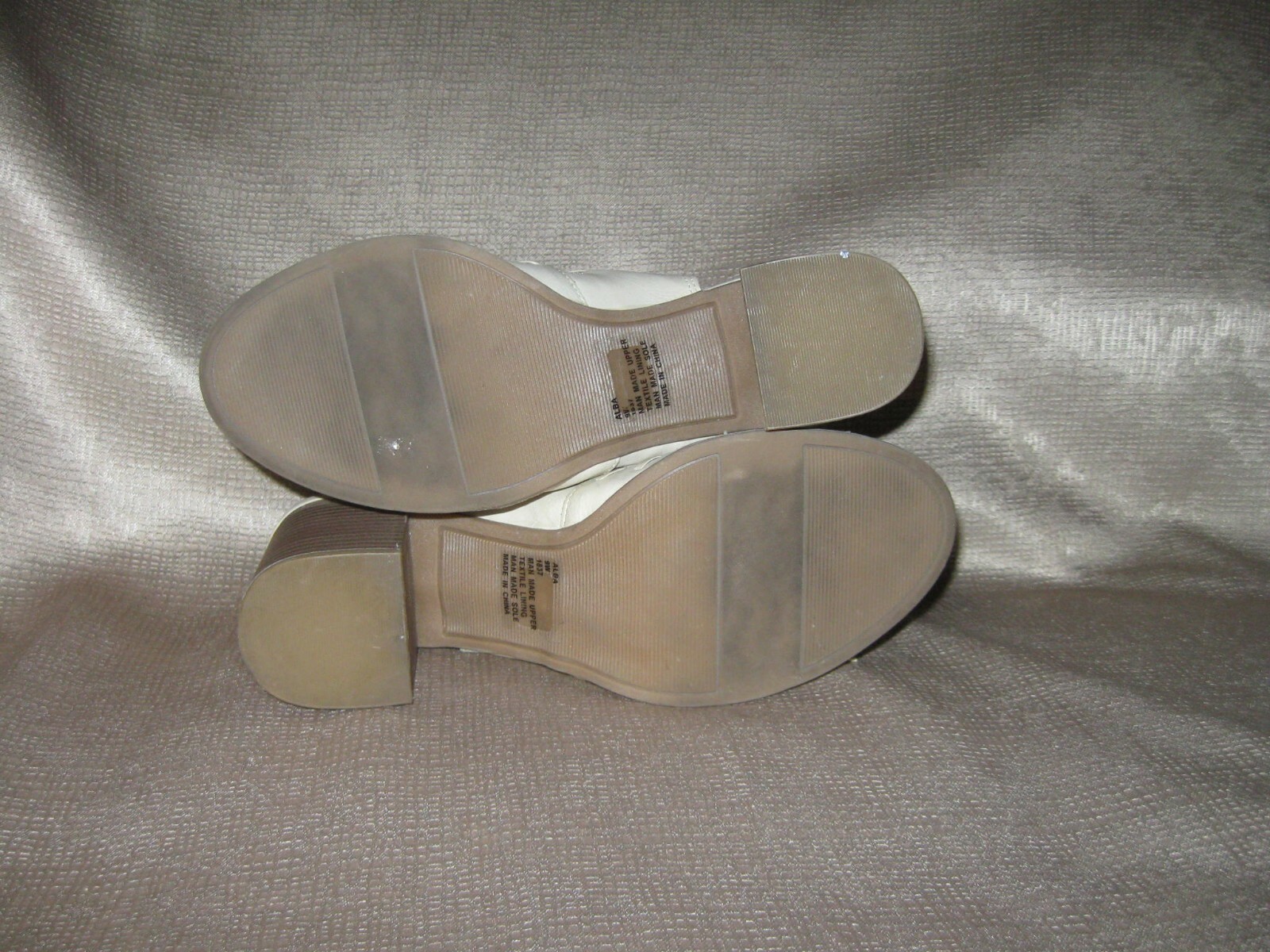 Cloudwalkers Alba Sandals In Bone. Sz 9W. 3.25in block heel. Absolutely Gorgeous