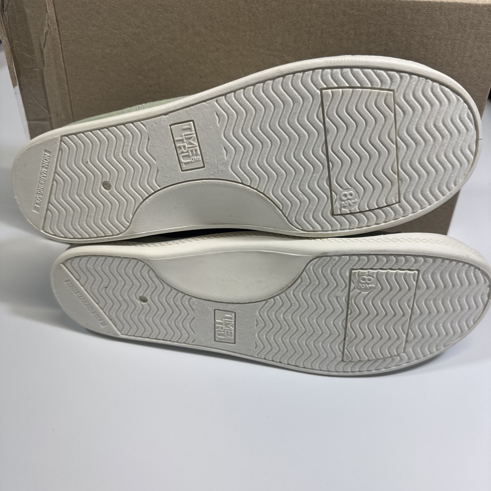 Time & Tru Sage Scrunch Back Memory Foam Woman’s Sneakers Slip-on with Laces