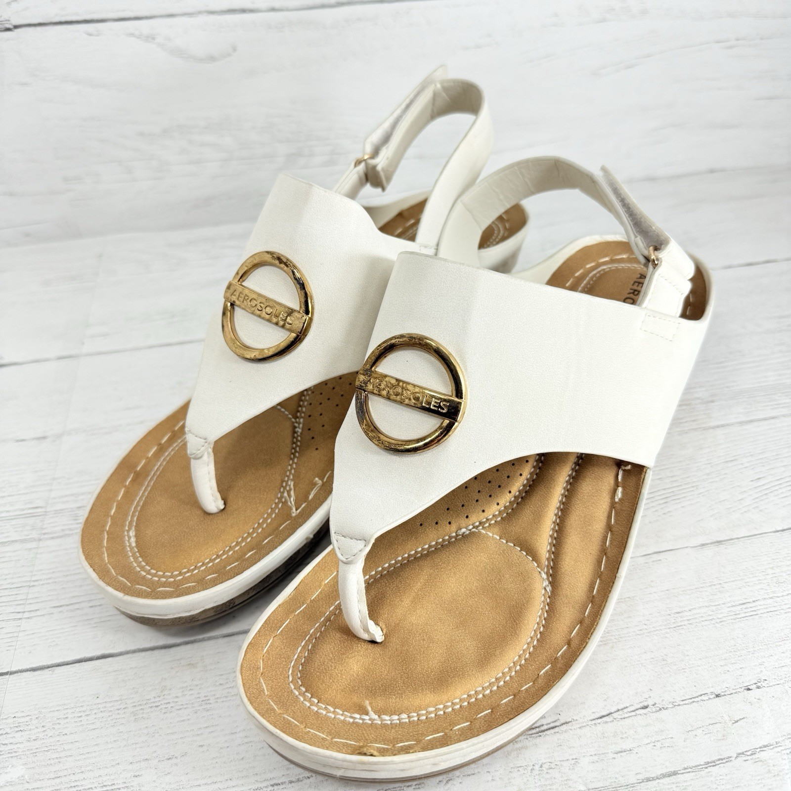 Aerosoles Amity 15L Size 10 Thong Sandals White Wedge Back Strap Wood Grain