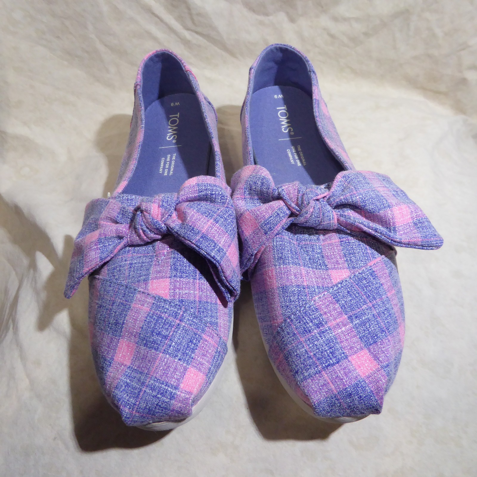 🥿 TOMS Classic Slip Ons sz 9 M Blue & Pink Plaid Fabric; Chelsea Bows