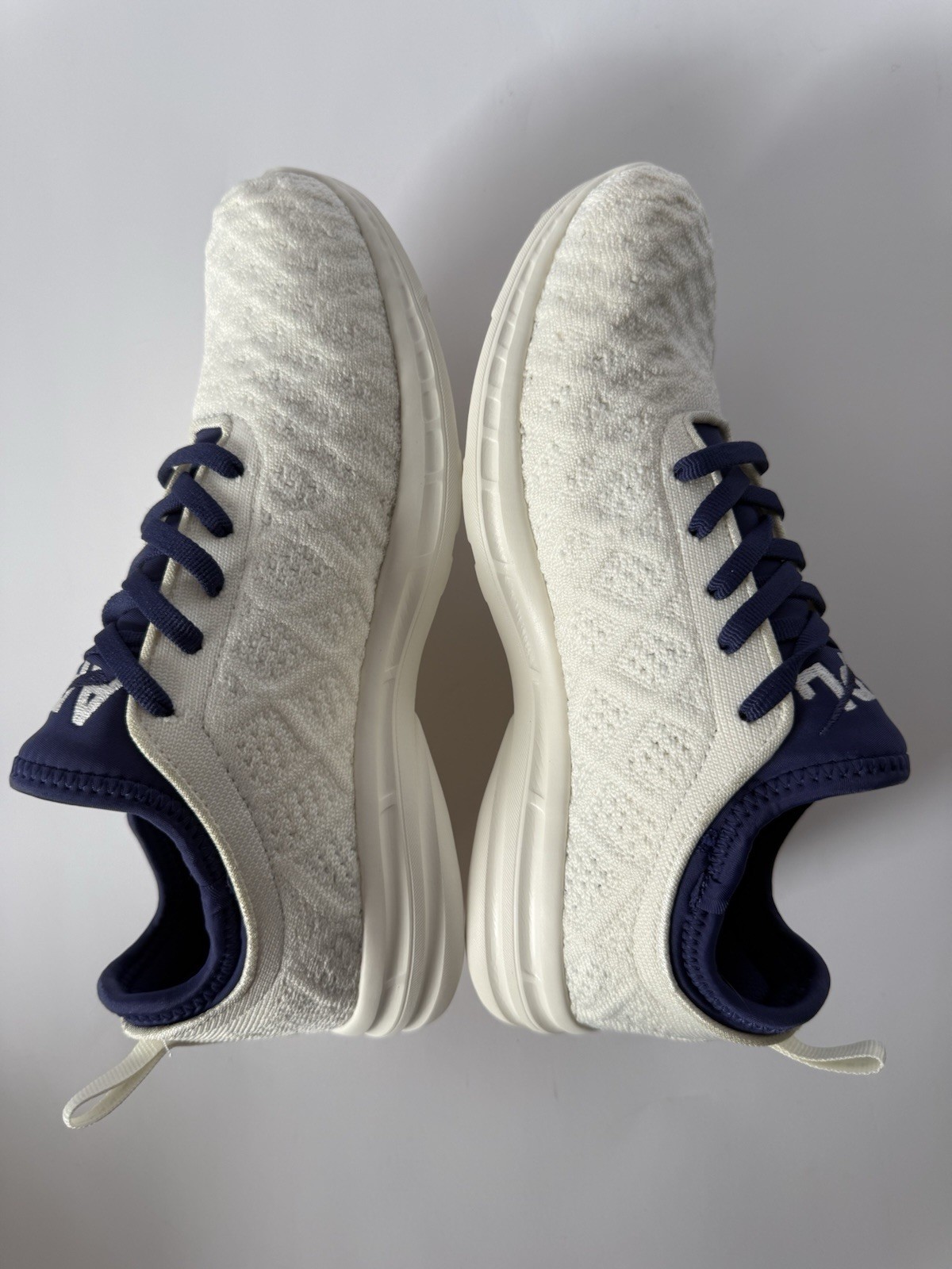 APL Techloom Phantom Knit White Blue Running Walking Shoes Women’s 7