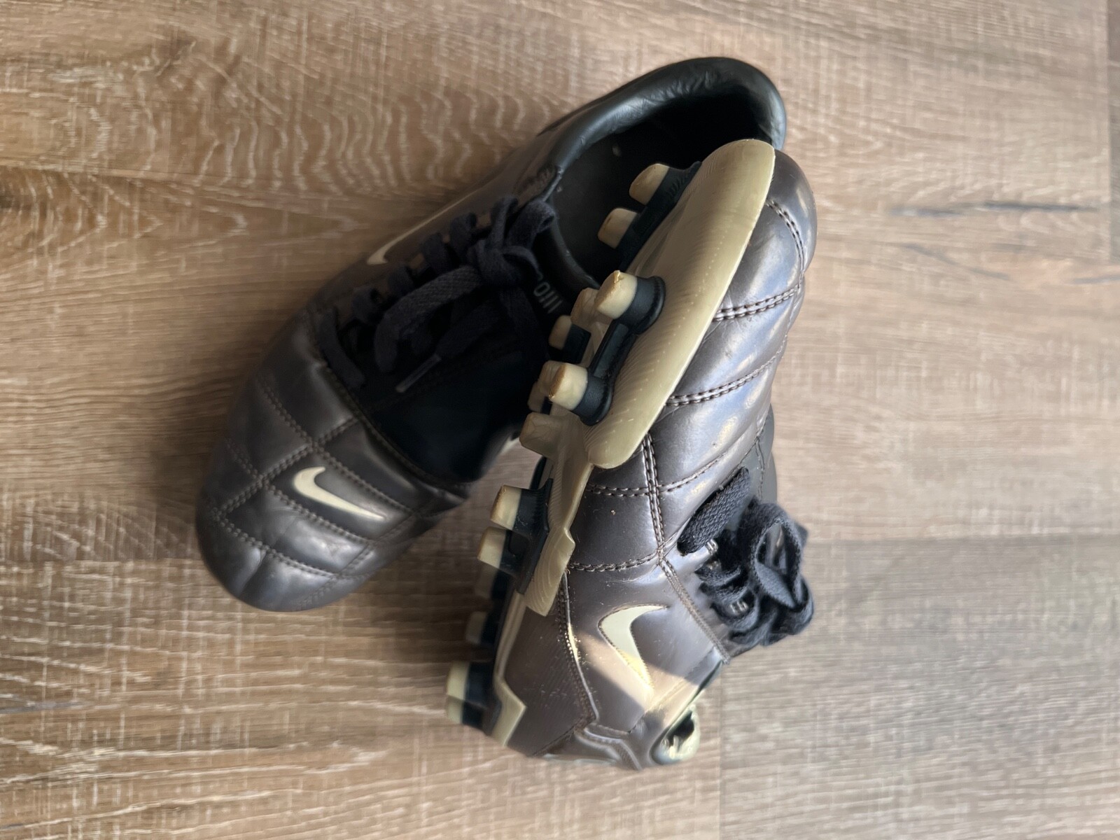 Nike total 90 III FG women soccer cleats  US size 9 (312860-011)